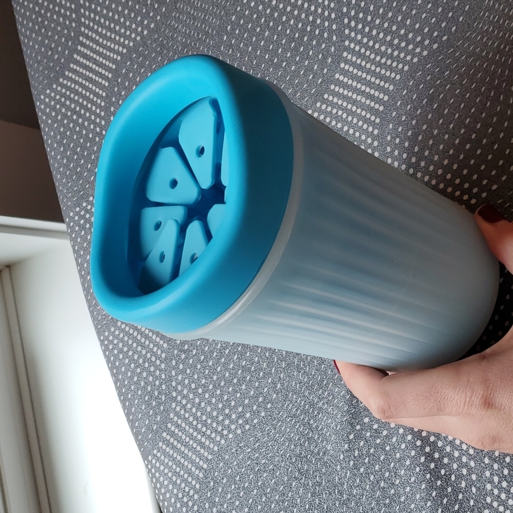 Muddy paw washer cup